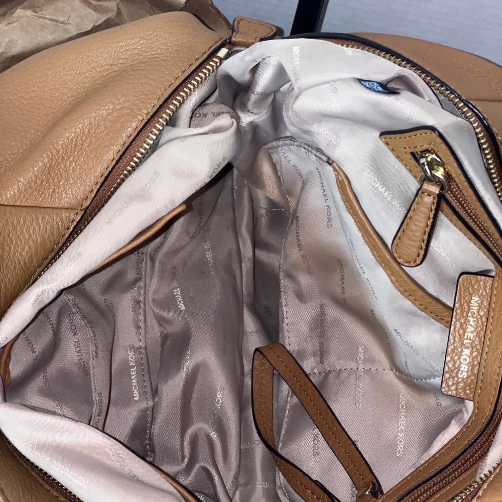 Michael Kors Large Fulton Triple Compartment Hobo Leather Shoulder Bag - Picture 9 of 16